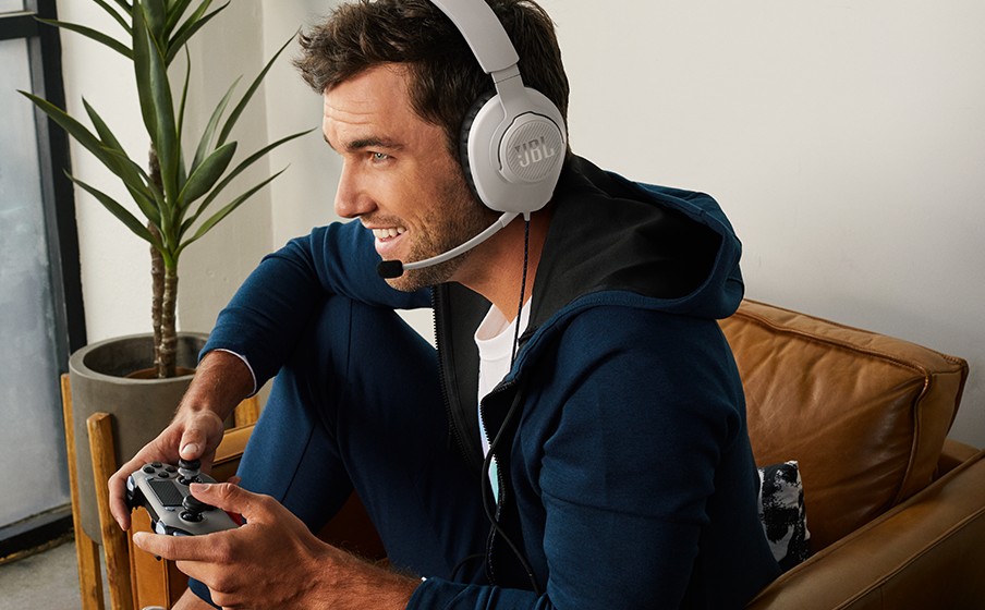 JBL Quantum 100P Console Sinta-se no centro do jogo com o JBL QuantumSOUND Signature - Image